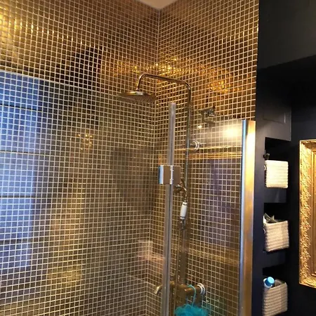 Quarto em Acomodações Particulares B - Louvre Museum