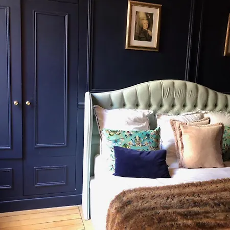 Quarto em Acomodações Particulares B - Louvre Museum